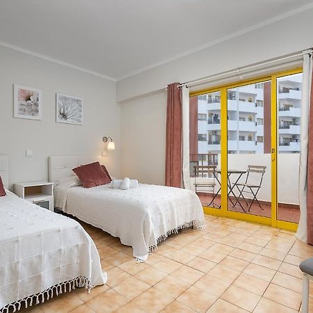 Sunny Flat W/ Balcony & Pool By Lovelystay Portimao Exterior photo